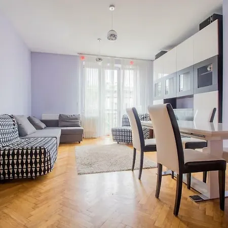 Big&Bright- Golden Apartments- Old Town 아파트 *
